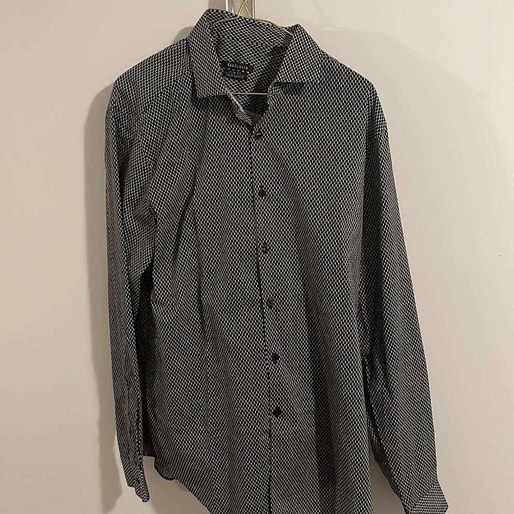 Trippy Van Heusen White and Black Slim Button Down Excellent Used Condition